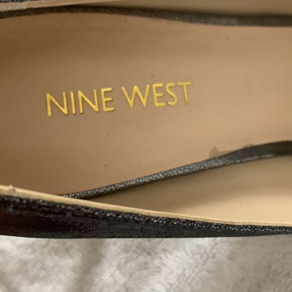 Nine West gray metallic 3 1/2” heels Pointy toe Size 9 W - Picture 6 of 7